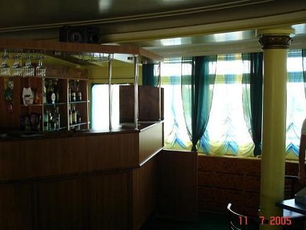 Бар на средней палубе теплоход "Дмитрий Пожарский"
