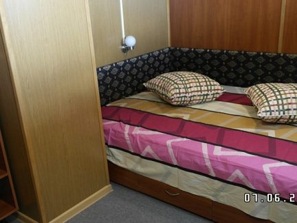 Двухместная каюта на нижней палубе с удобствами (двухспальная кровать) теплоход "А.И.Герцен"